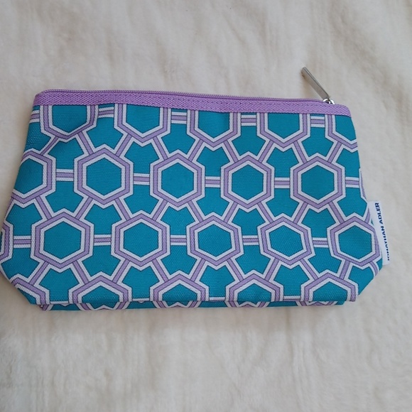 Clinique - Jonathan Alder Make up Pouch - Picture 2 of 6